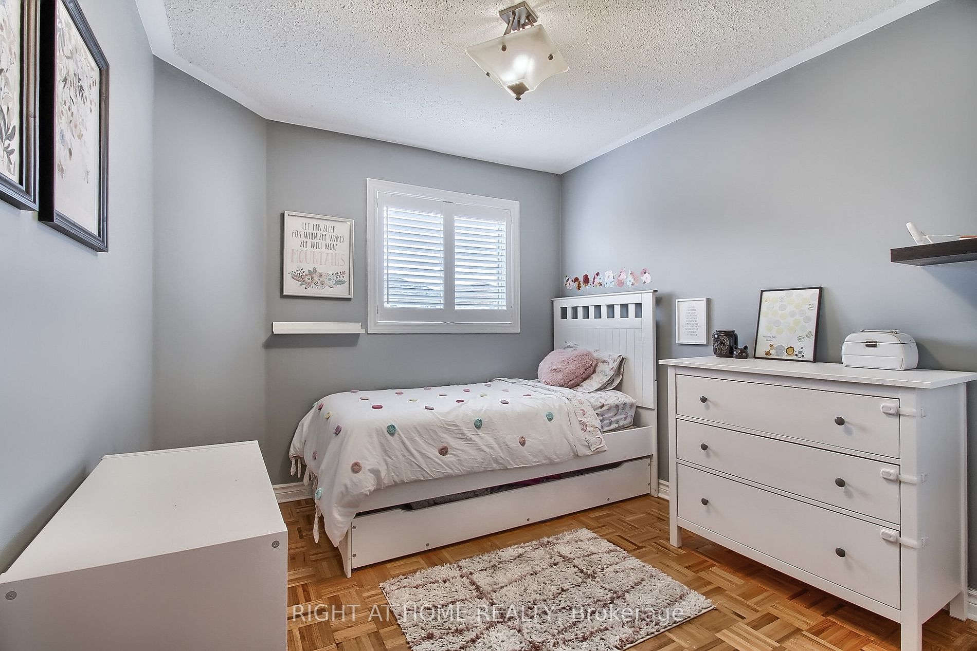 6 Manorwood Crt