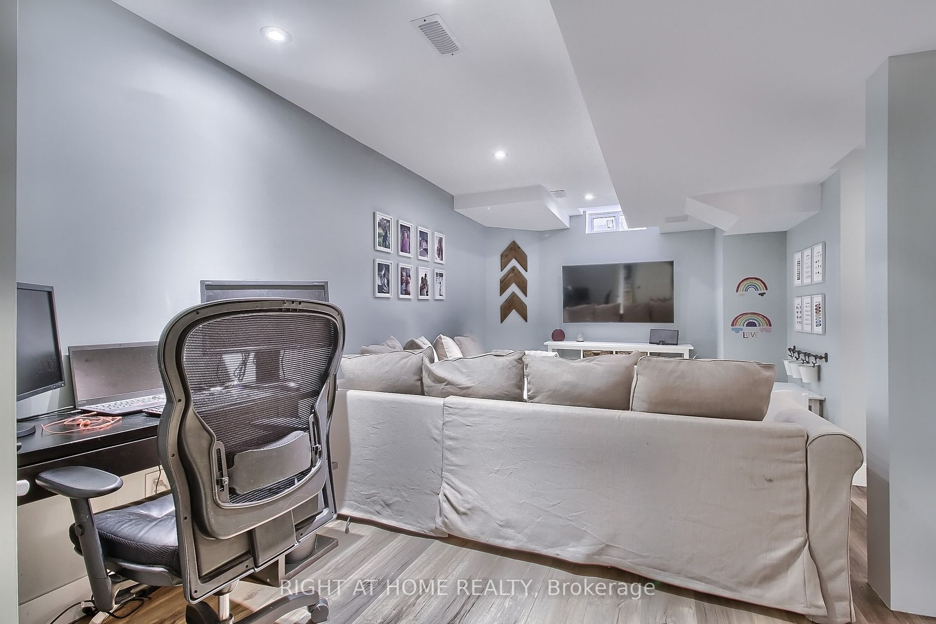 6 Manorwood Crt