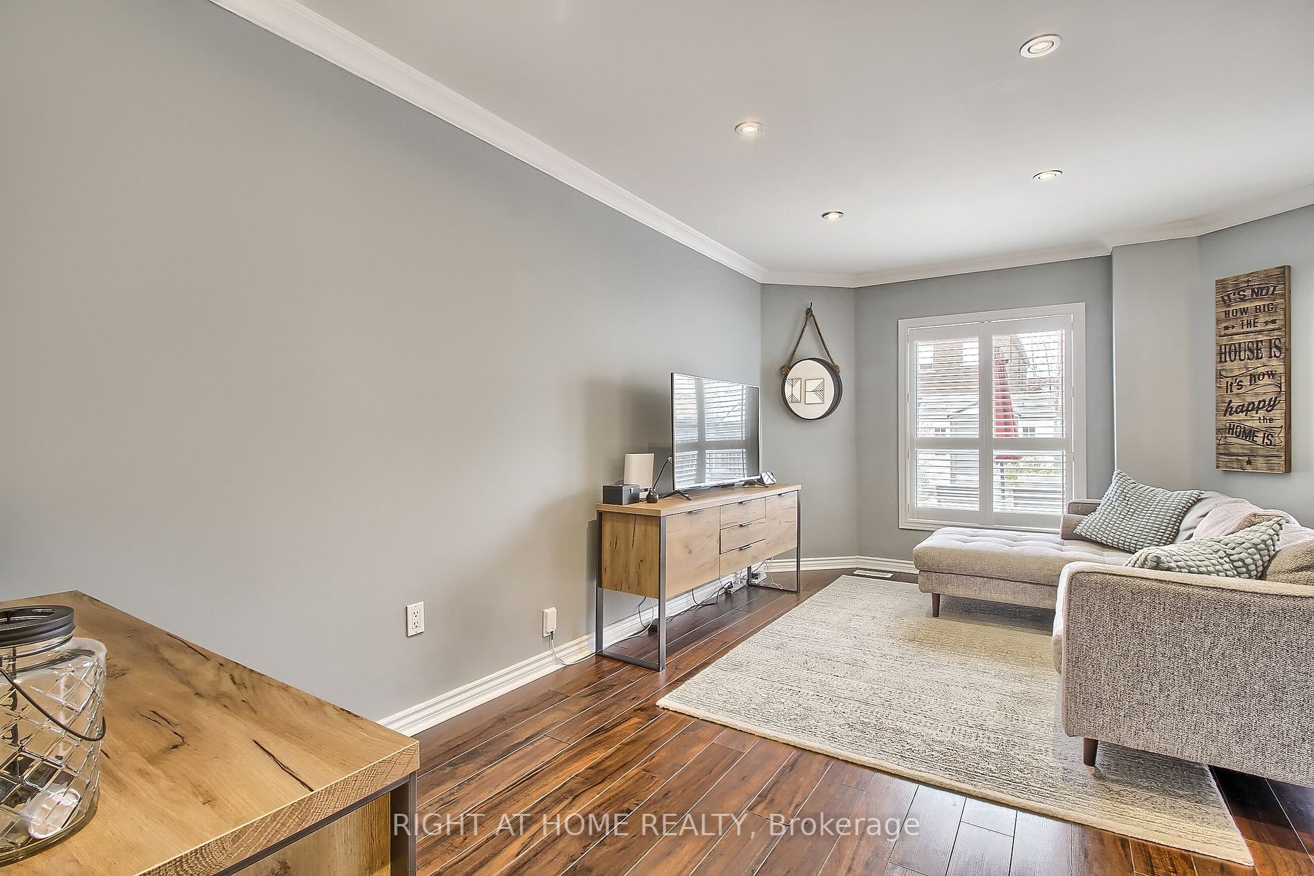 6 Manorwood Crt