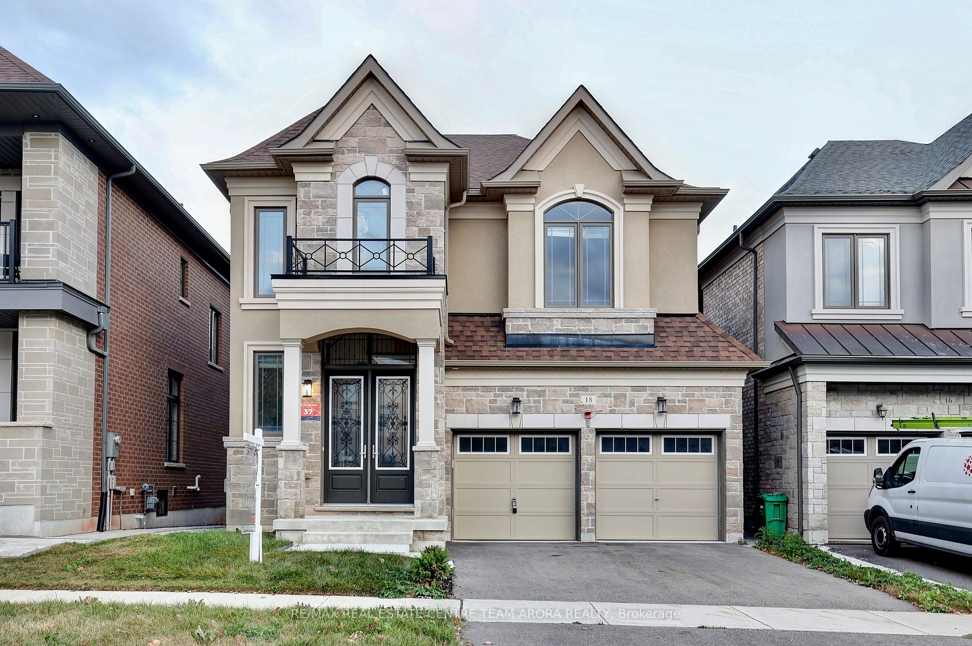 18 Lyle Way