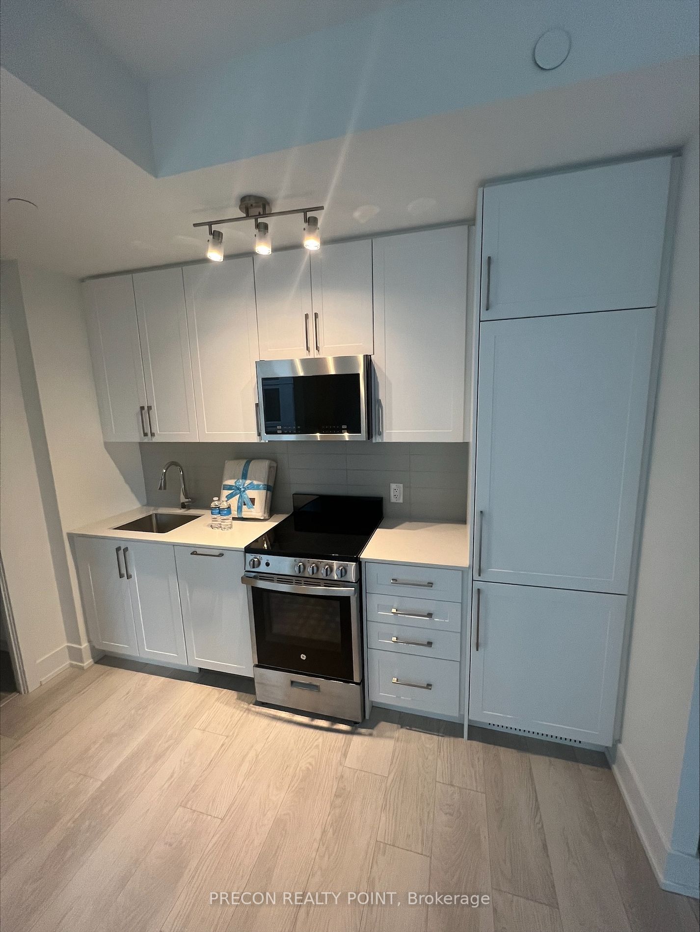 2450 Old Bronte Road, #319