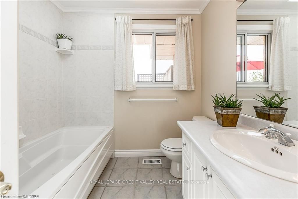 152 Cornwall Hts