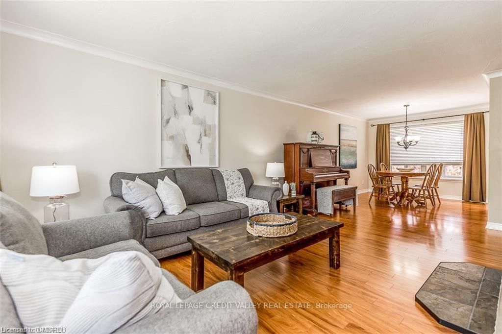 152 Cornwall Hts