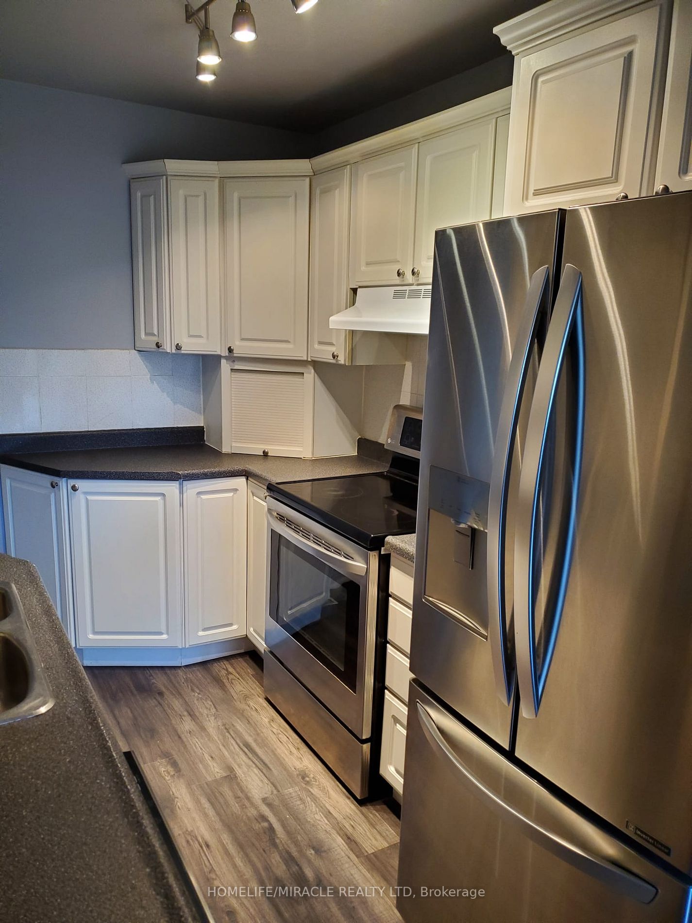 24 Karen Crt