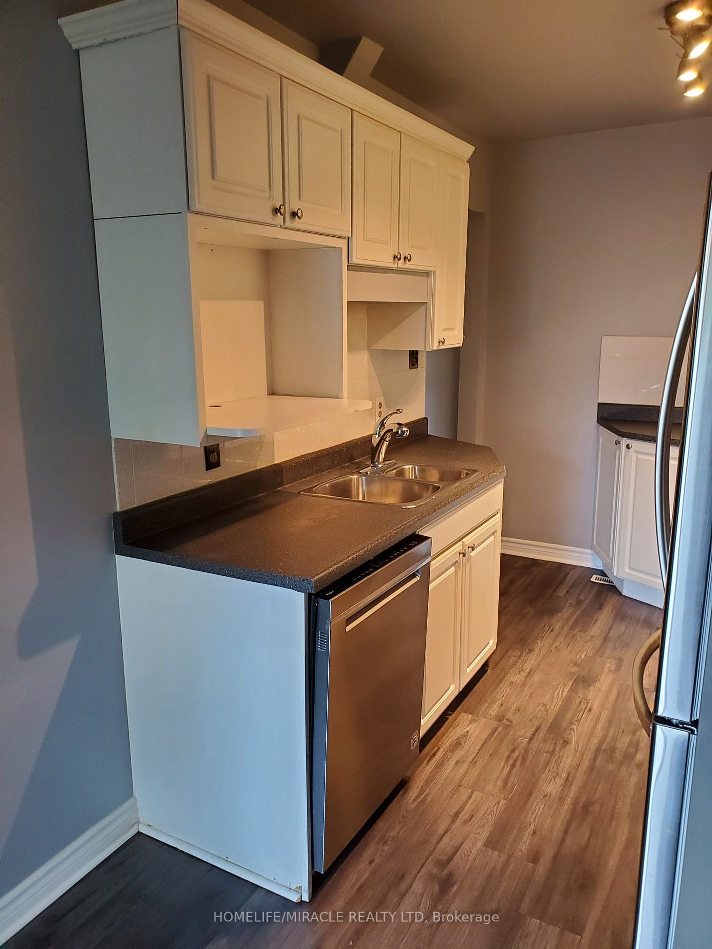 24 Karen Crt