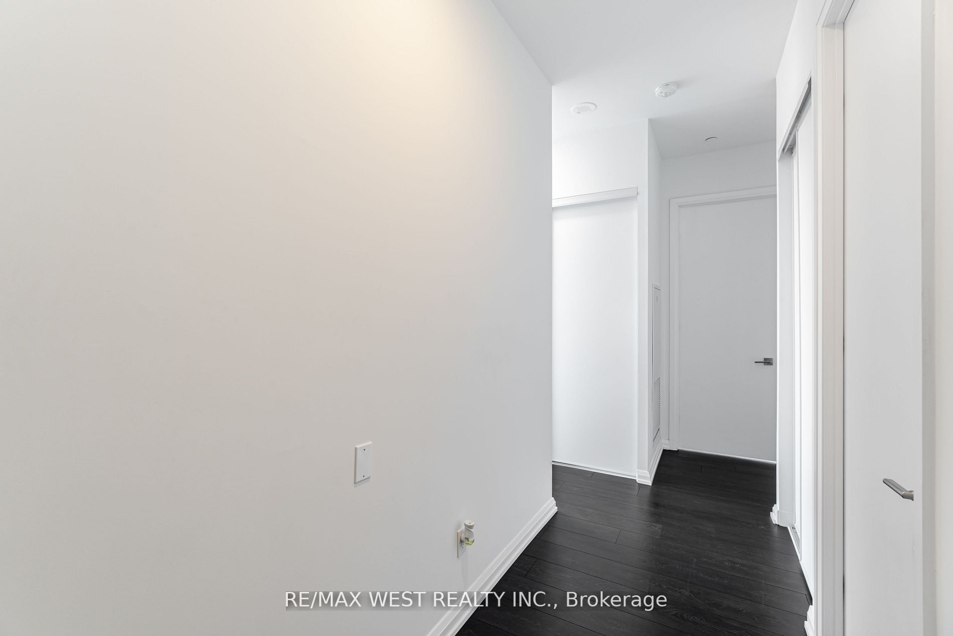 4208 Dundas St W, #812