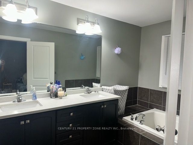 30 Pennycross Cres, #Upper