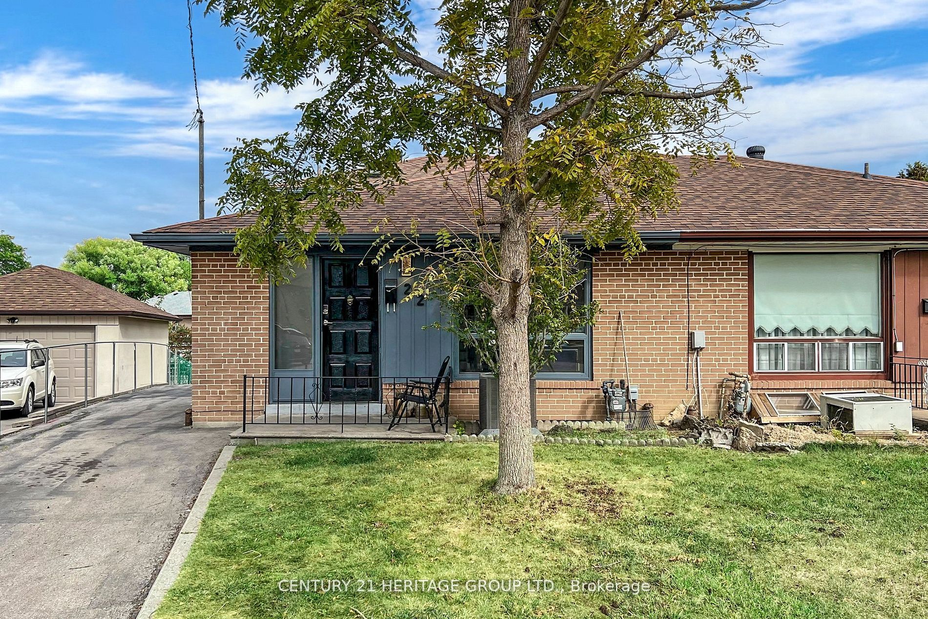 22 Azalea Crt