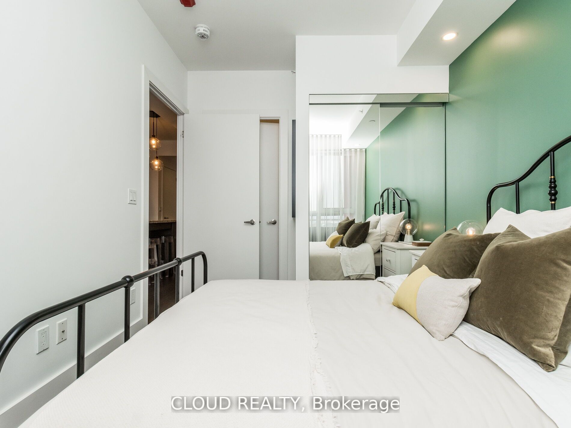 5220 Dundas Street, #D620