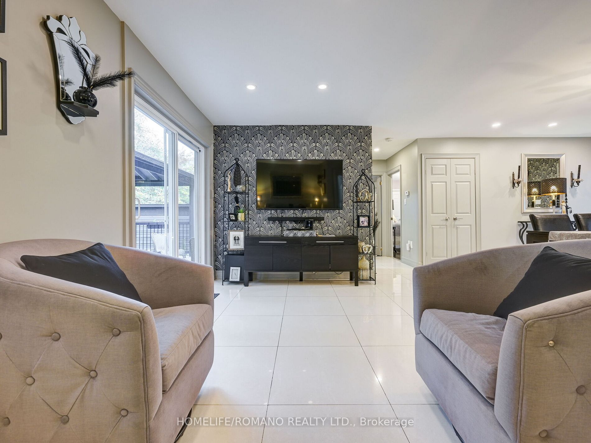 196 King St