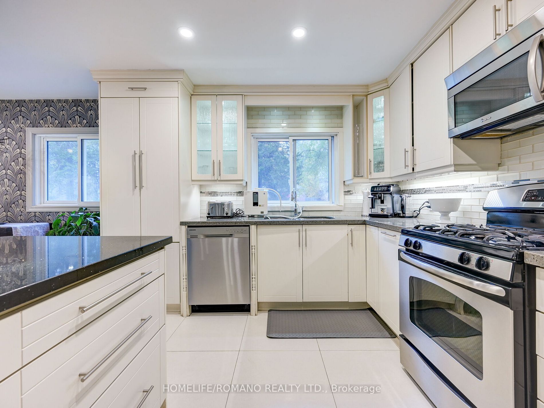 196 King St