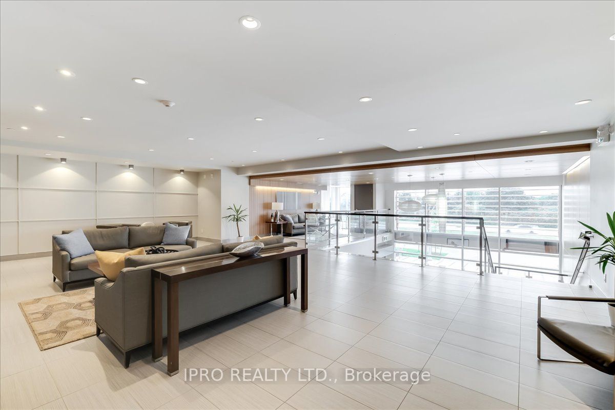 3028 Creekshore Common, #111
