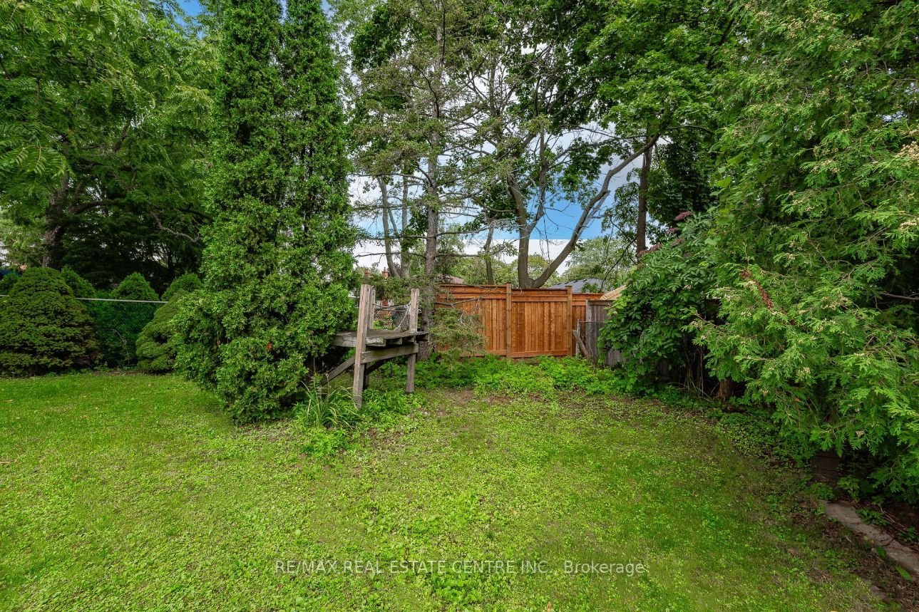 2145 Sandringham Dr