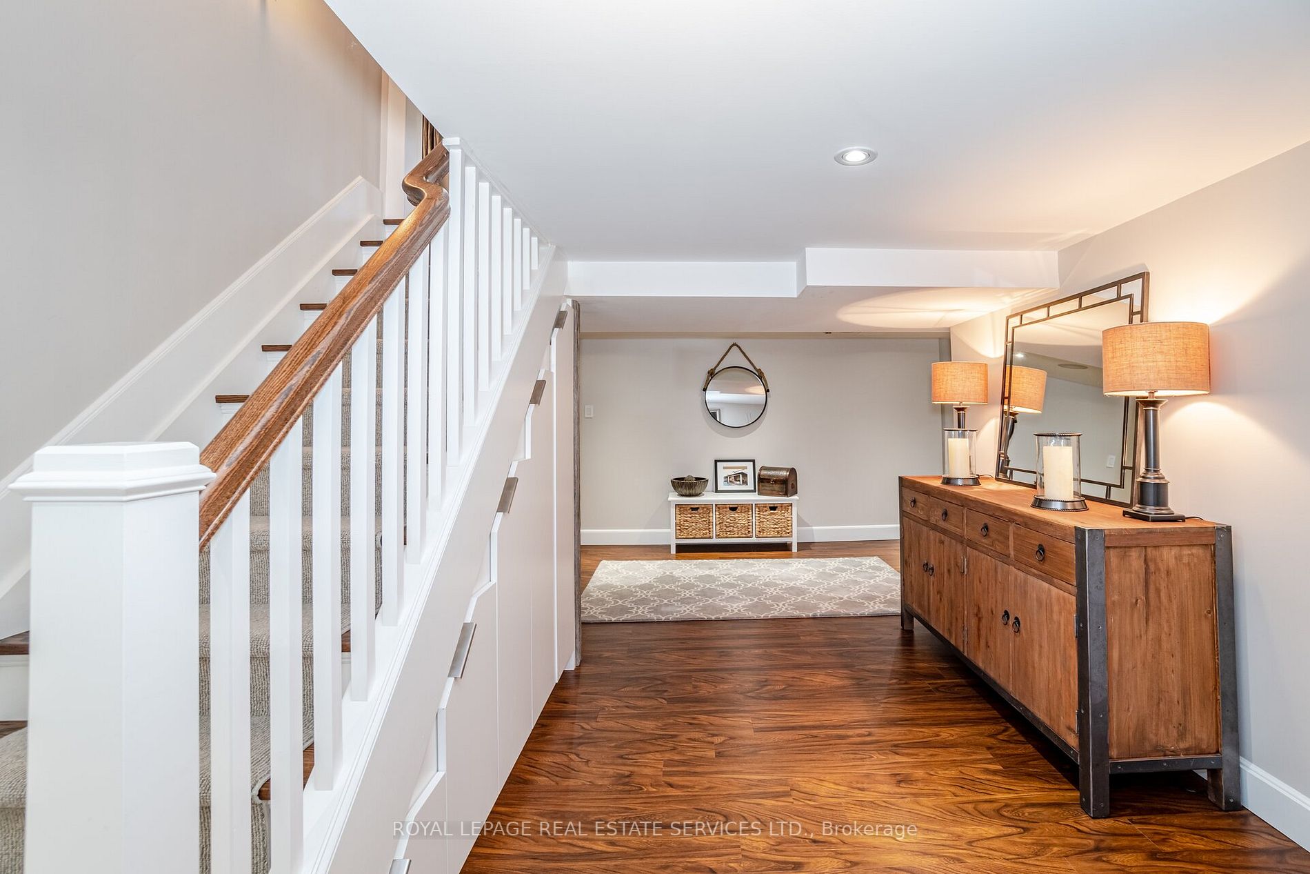 818 Whitney Dr