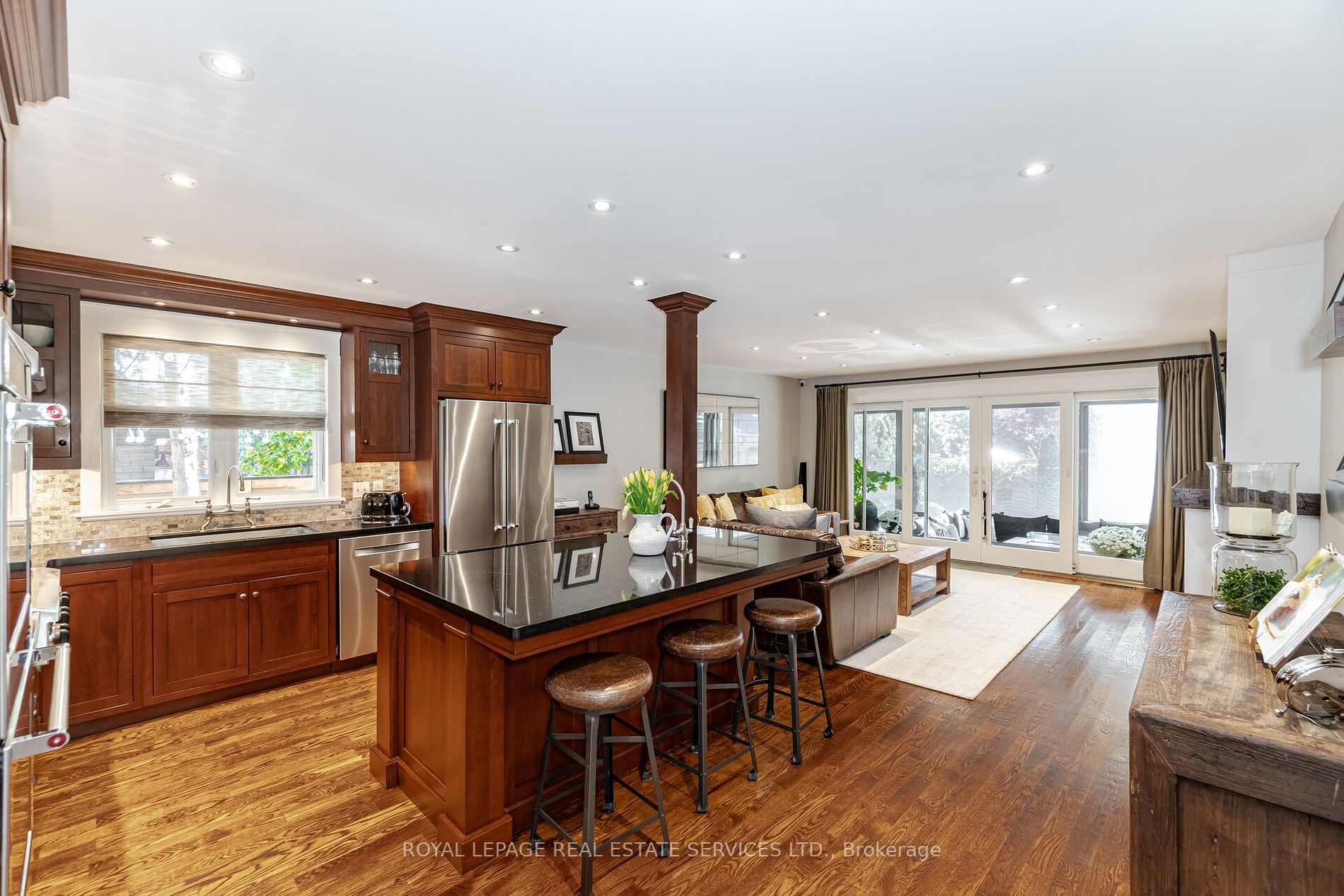 818 Whitney Dr