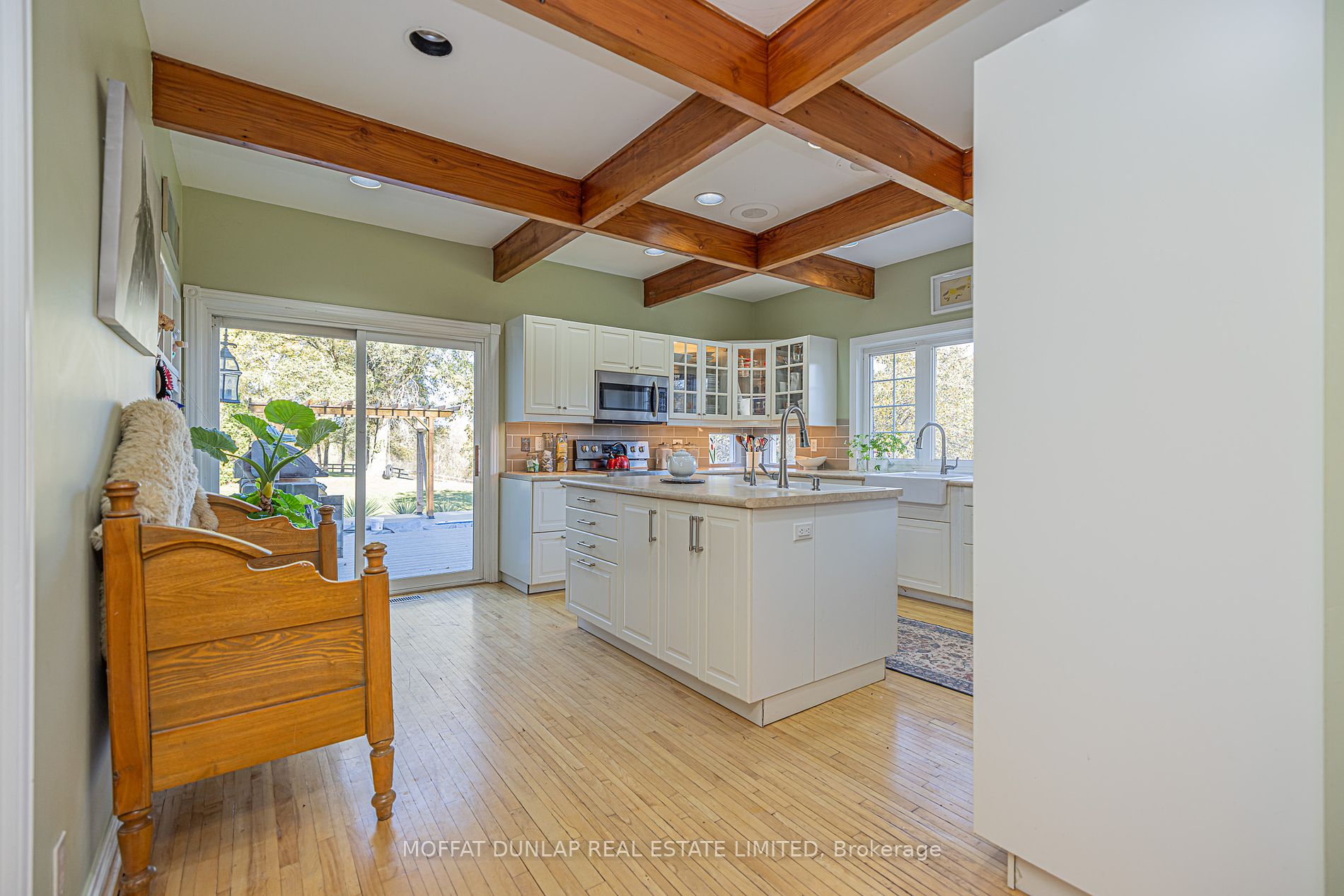 7699 Patterson Sideroad
