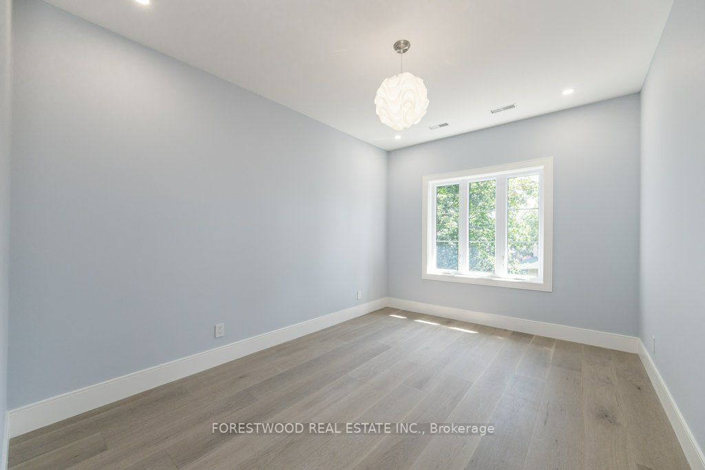 47 Ambleside Ave