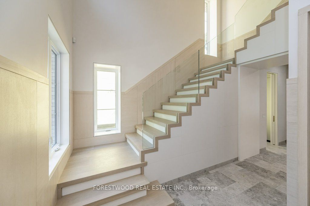 47 Ambleside Ave