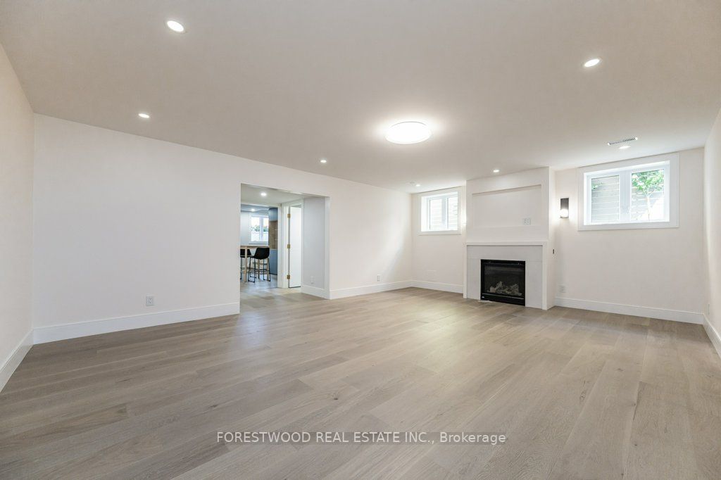47 Ambleside Ave