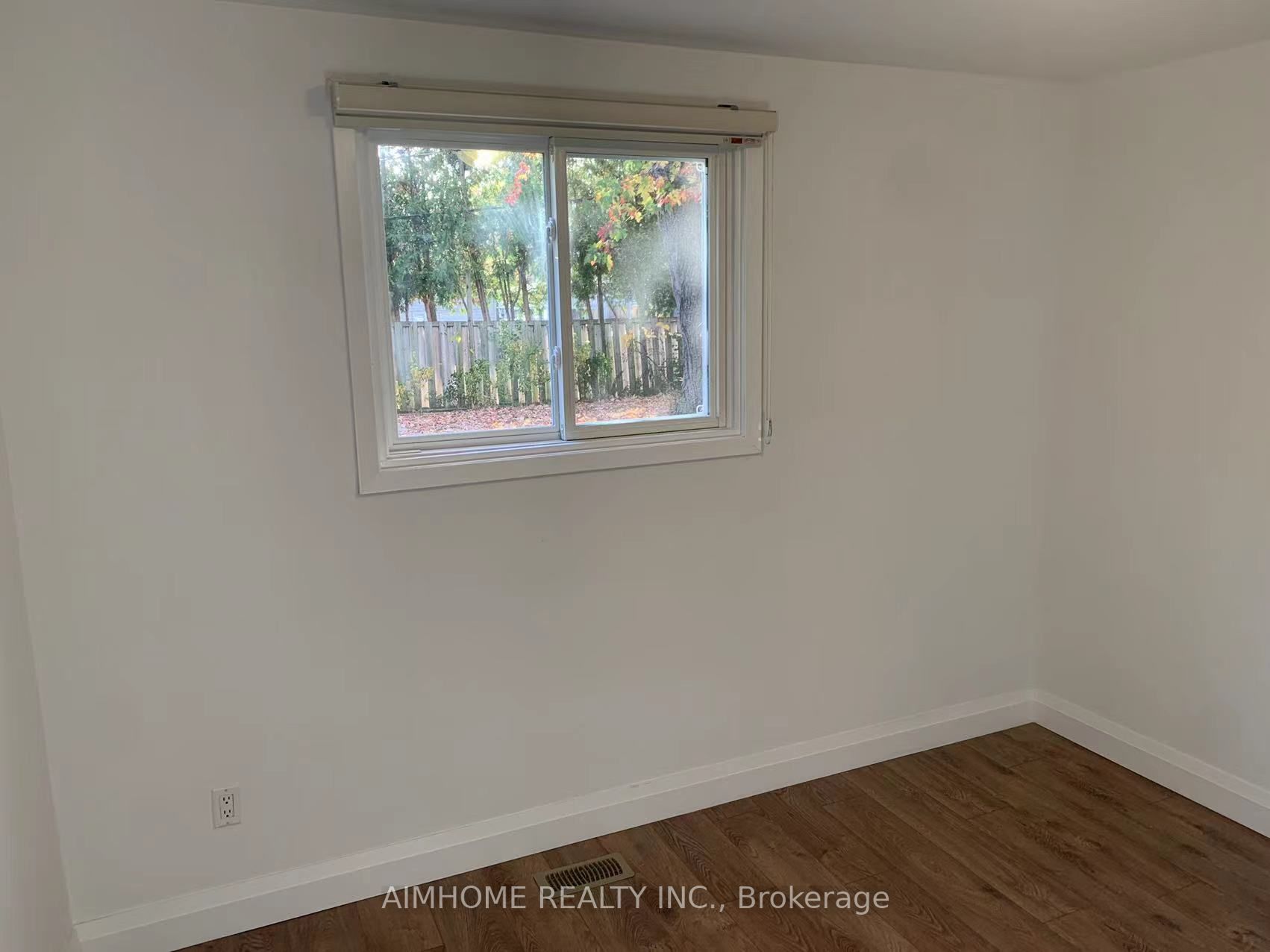1321 Redbank Cres, #Lower