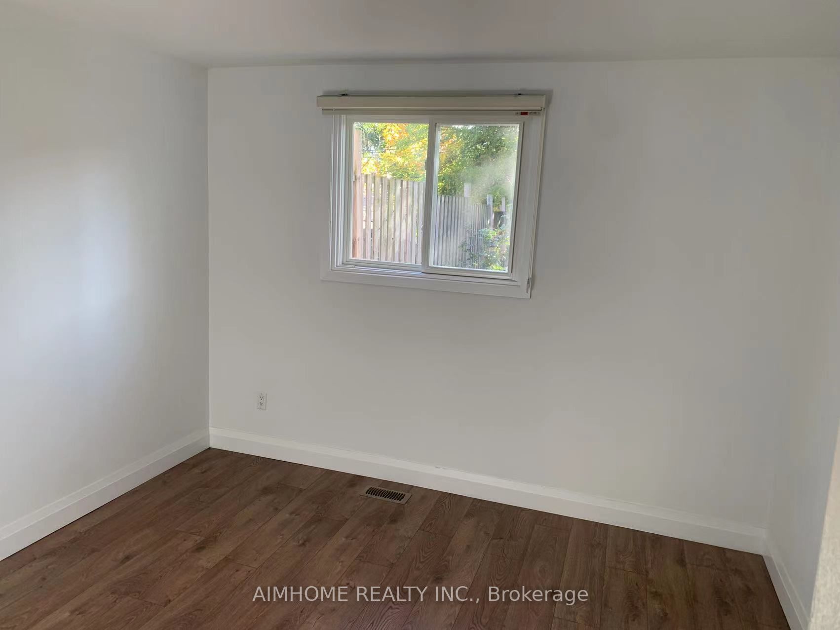 1321 Redbank Cres, #Lower