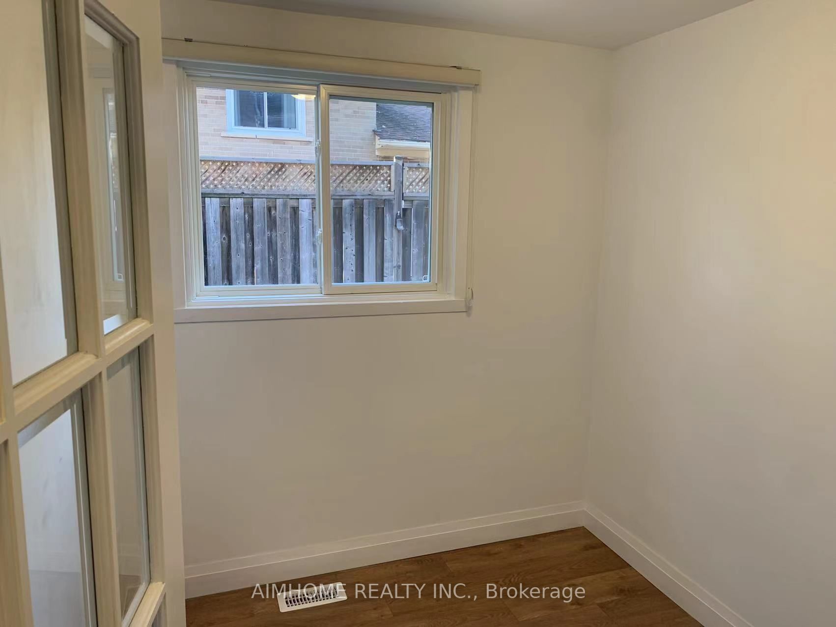 1321 Redbank Cres, #Lower