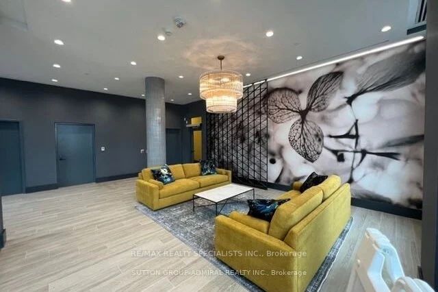 10 Lagerfeld Dr, #214
