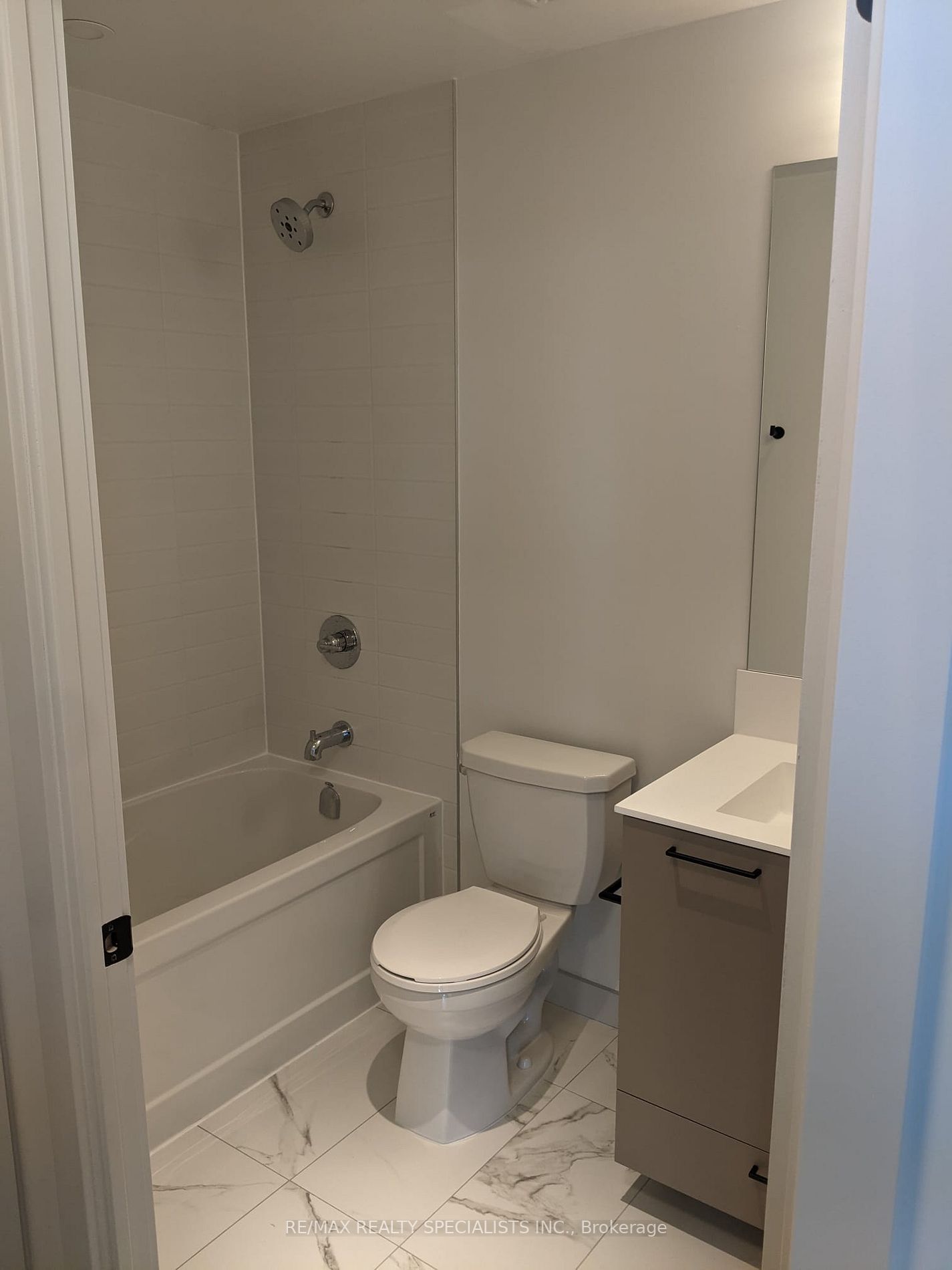 10 Lagerfeld Dr, #214