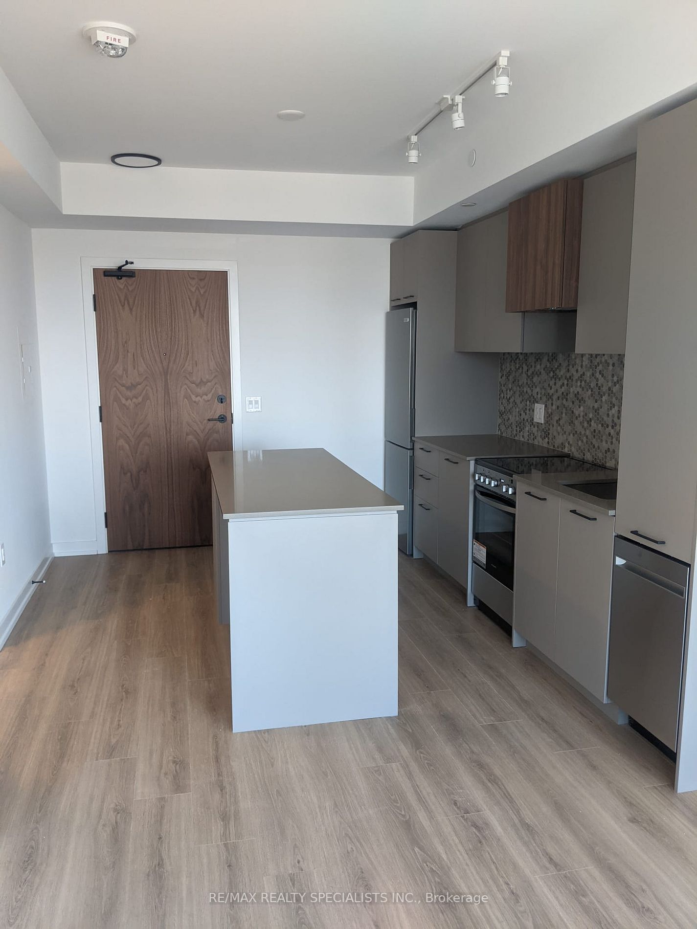 10 Lagerfeld Dr, #214