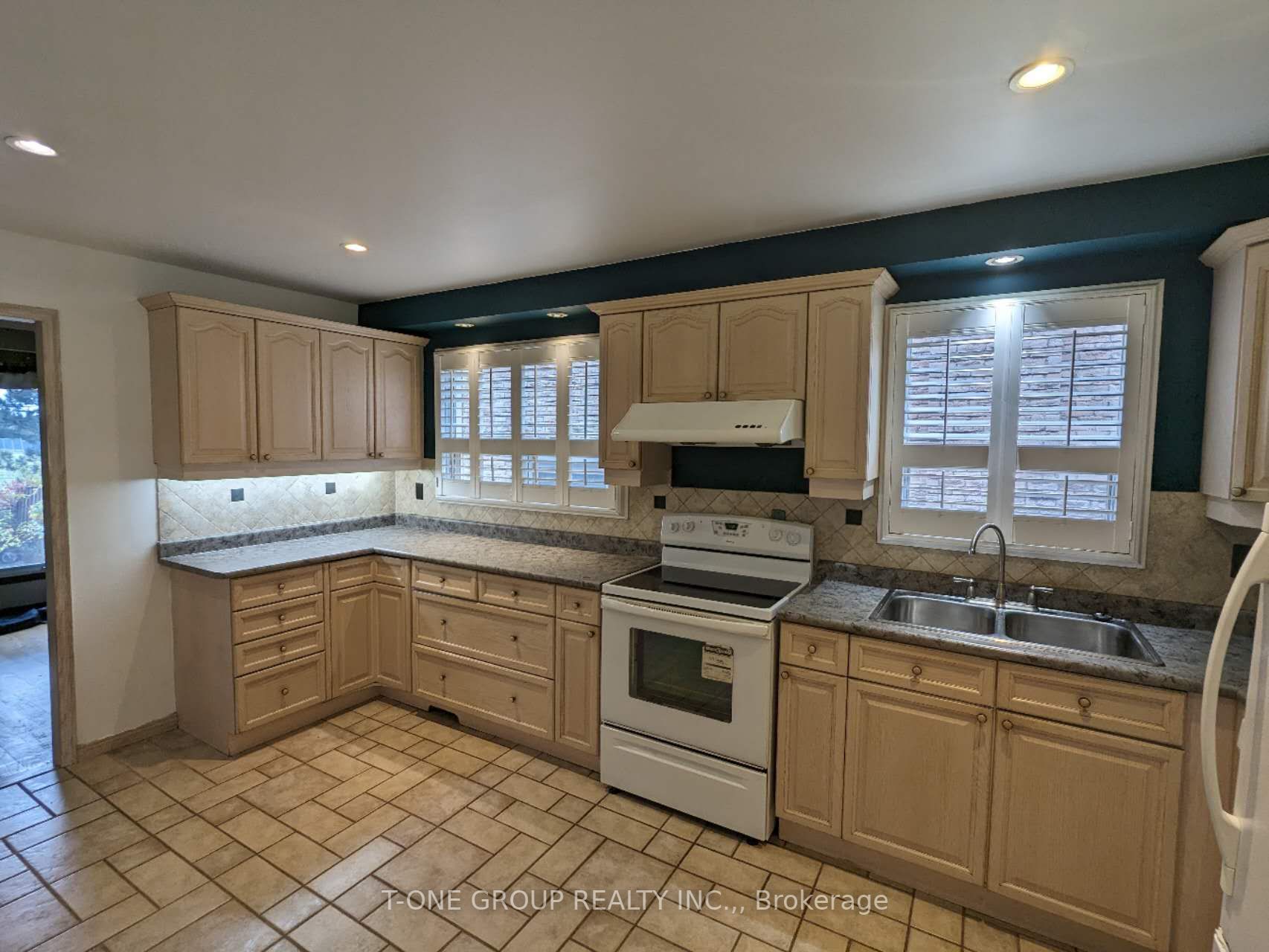 4250 Highgate Cres