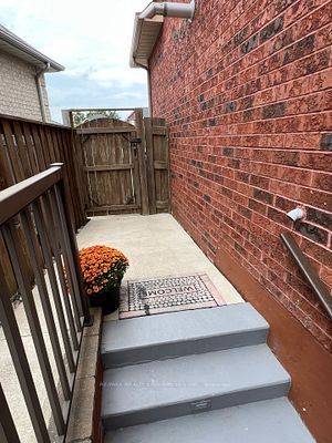 39 Terrastone Crt, #Lower