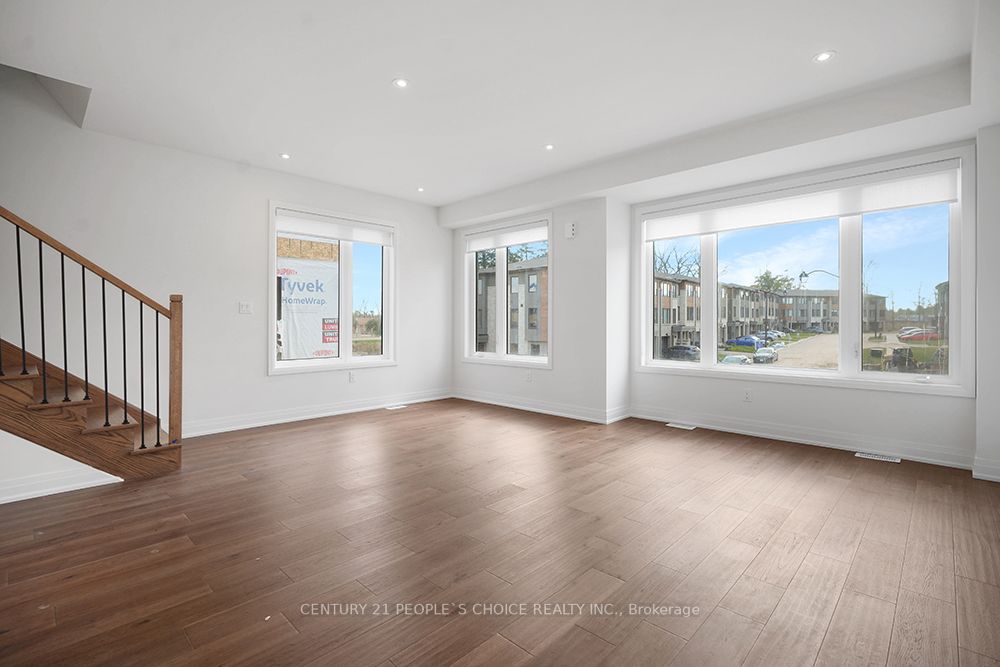 32 Humberstone Dr