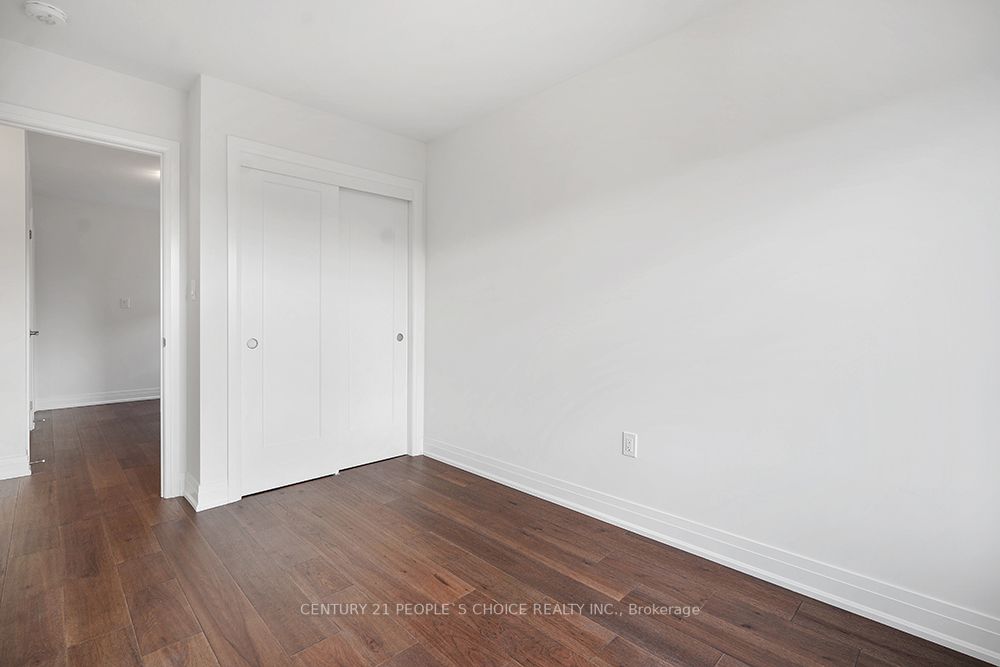 32 Humberstone Dr