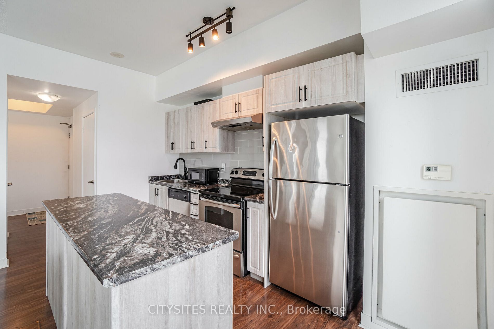 155 Legion Rd N, #Ph2913