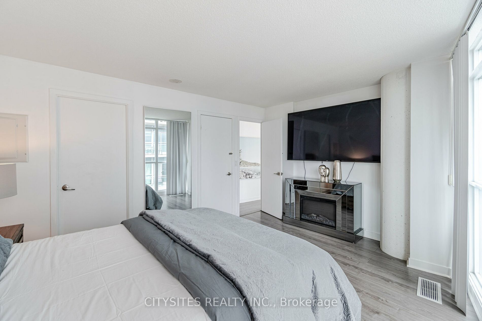 155 Legion Rd N, #Ph2913