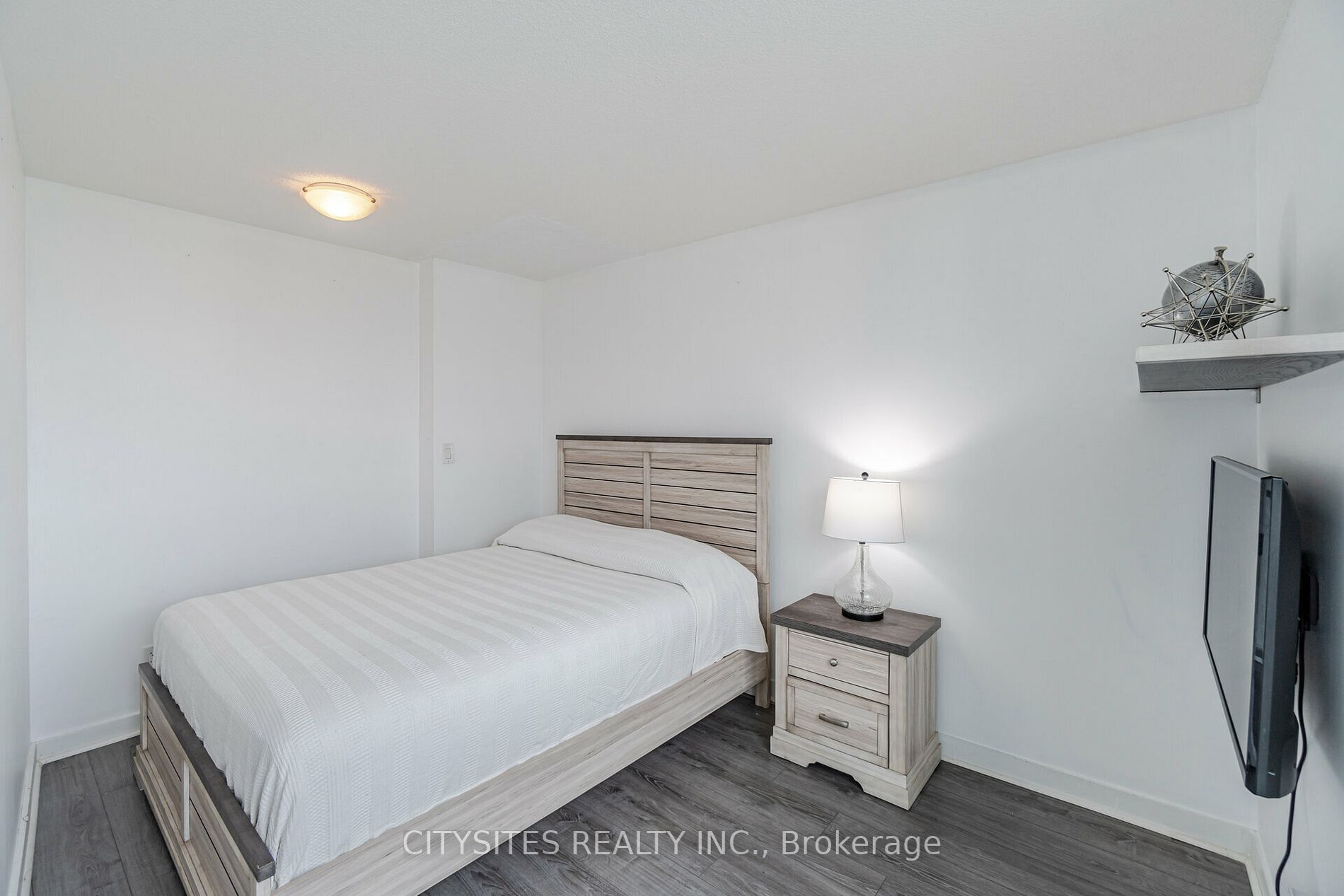 155 Legion Rd N, #Ph2913
