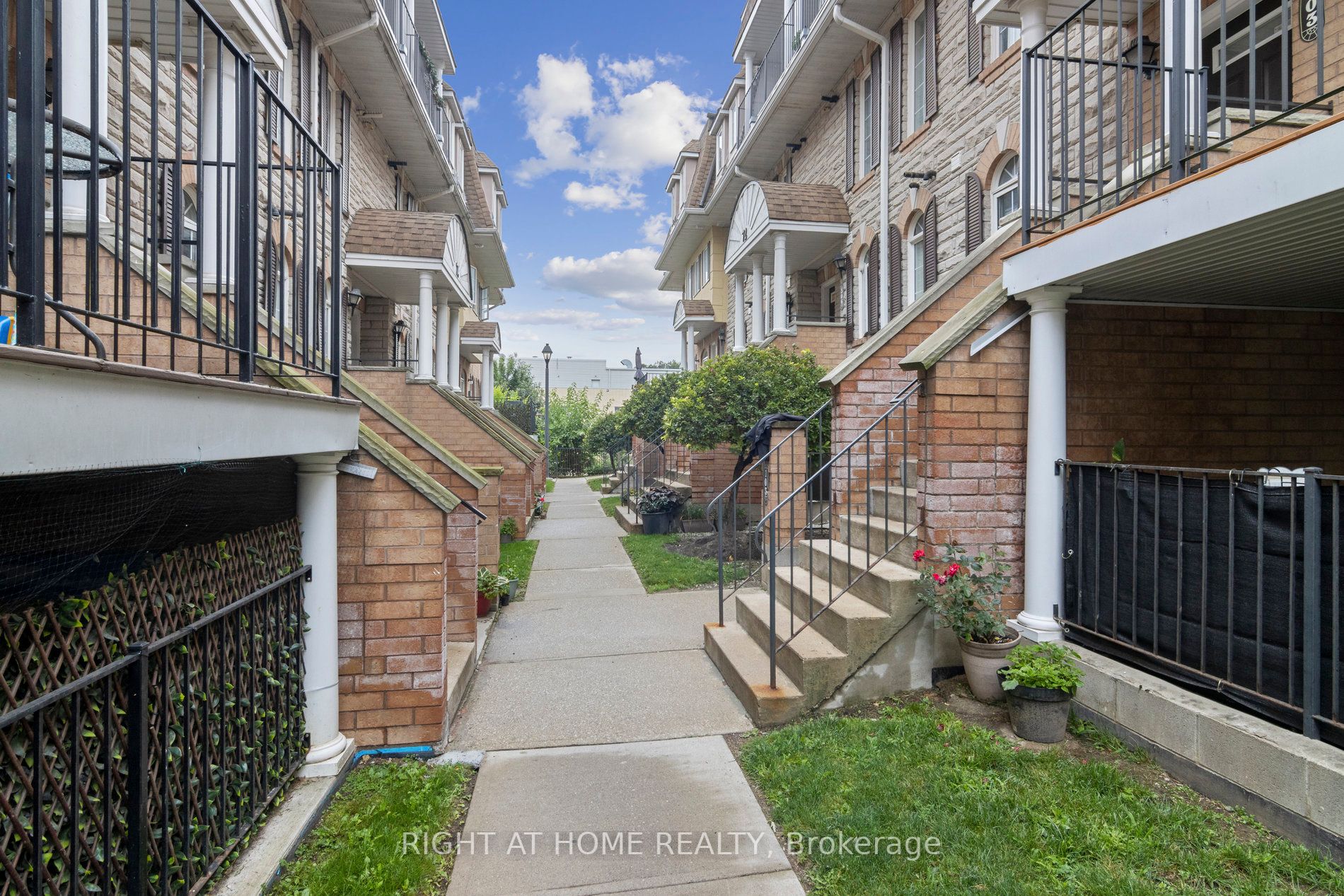 72 Sidney Belsey Cres, #307