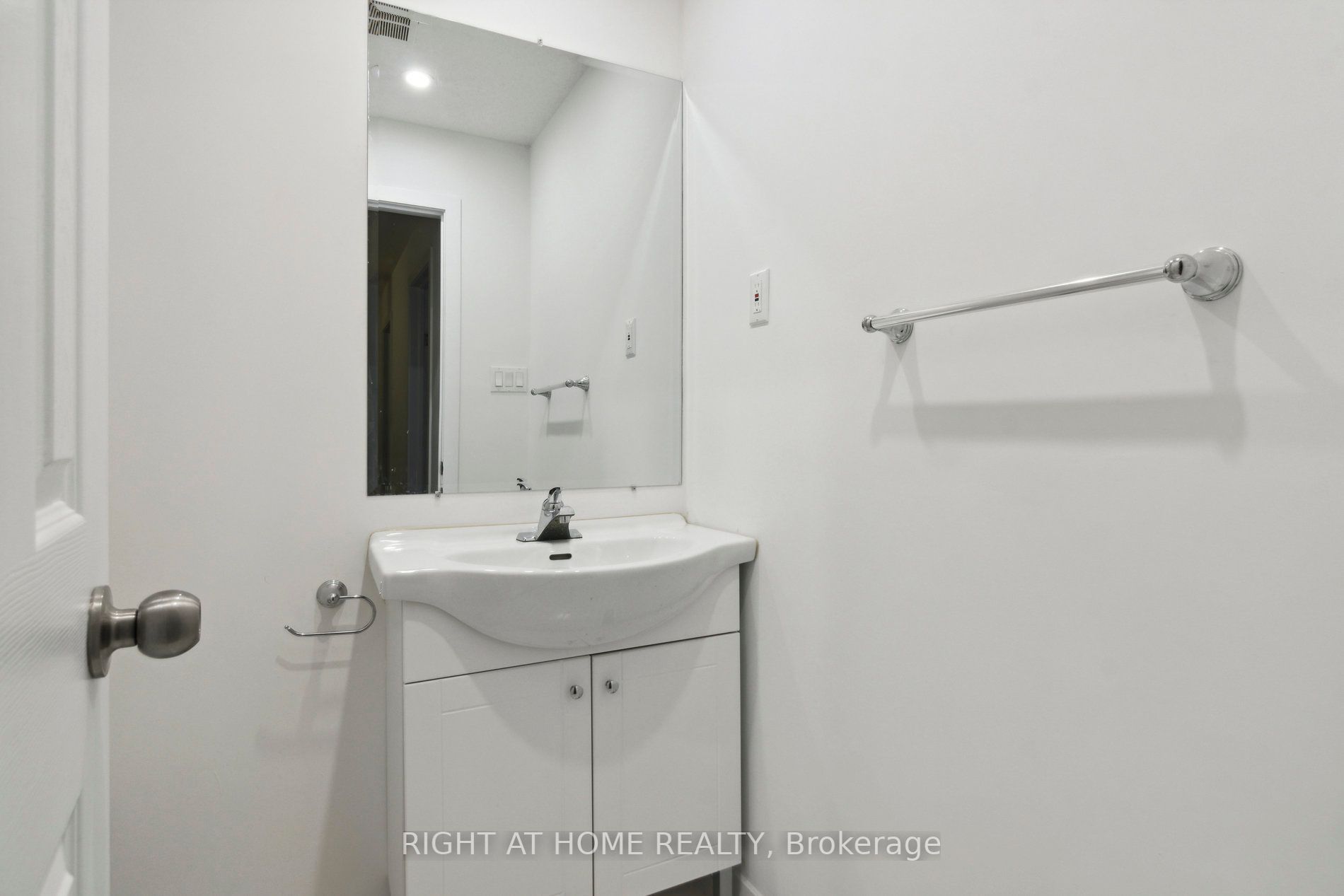72 Sidney Belsey Cres, #307