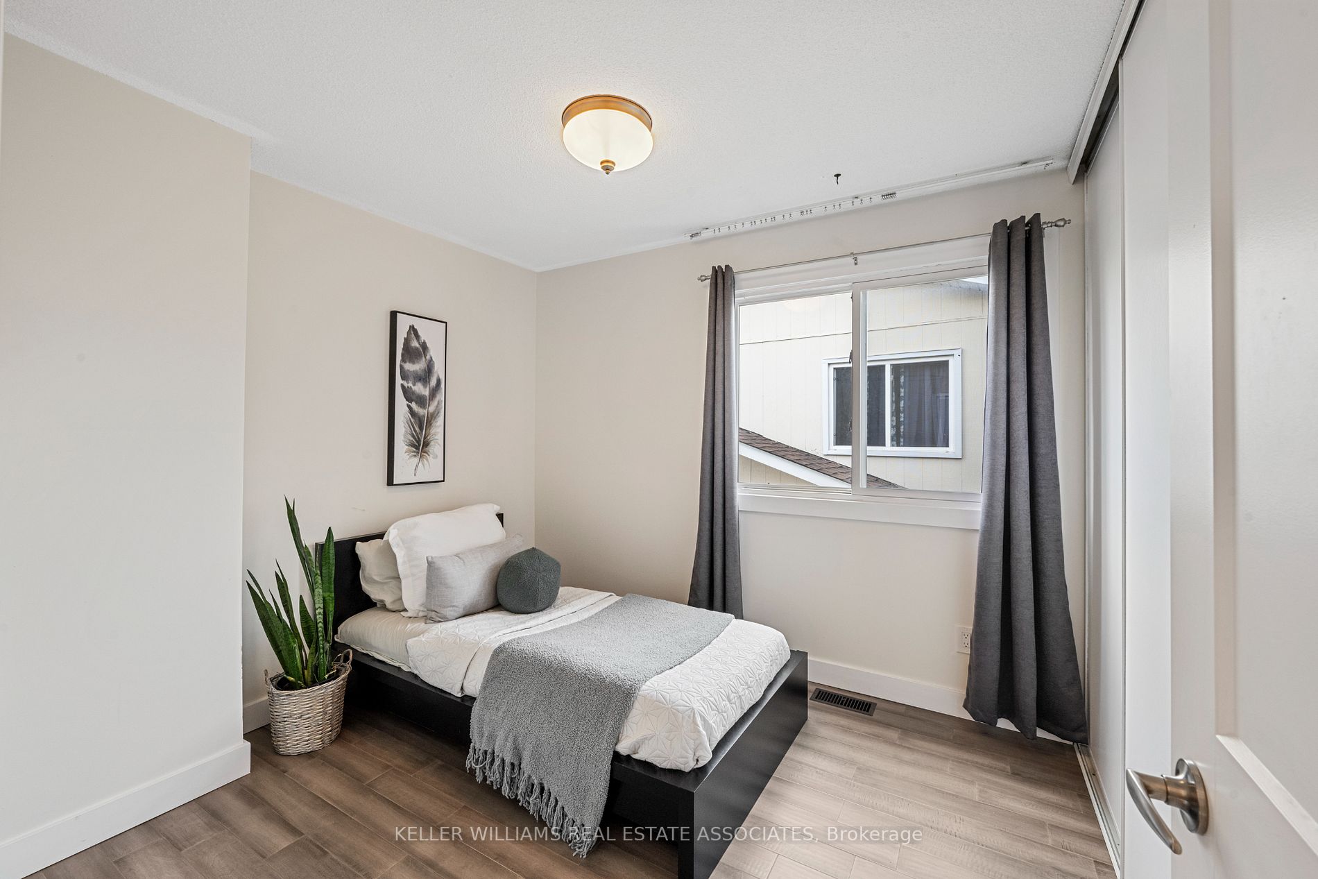 34 Hinchley Wood Grve