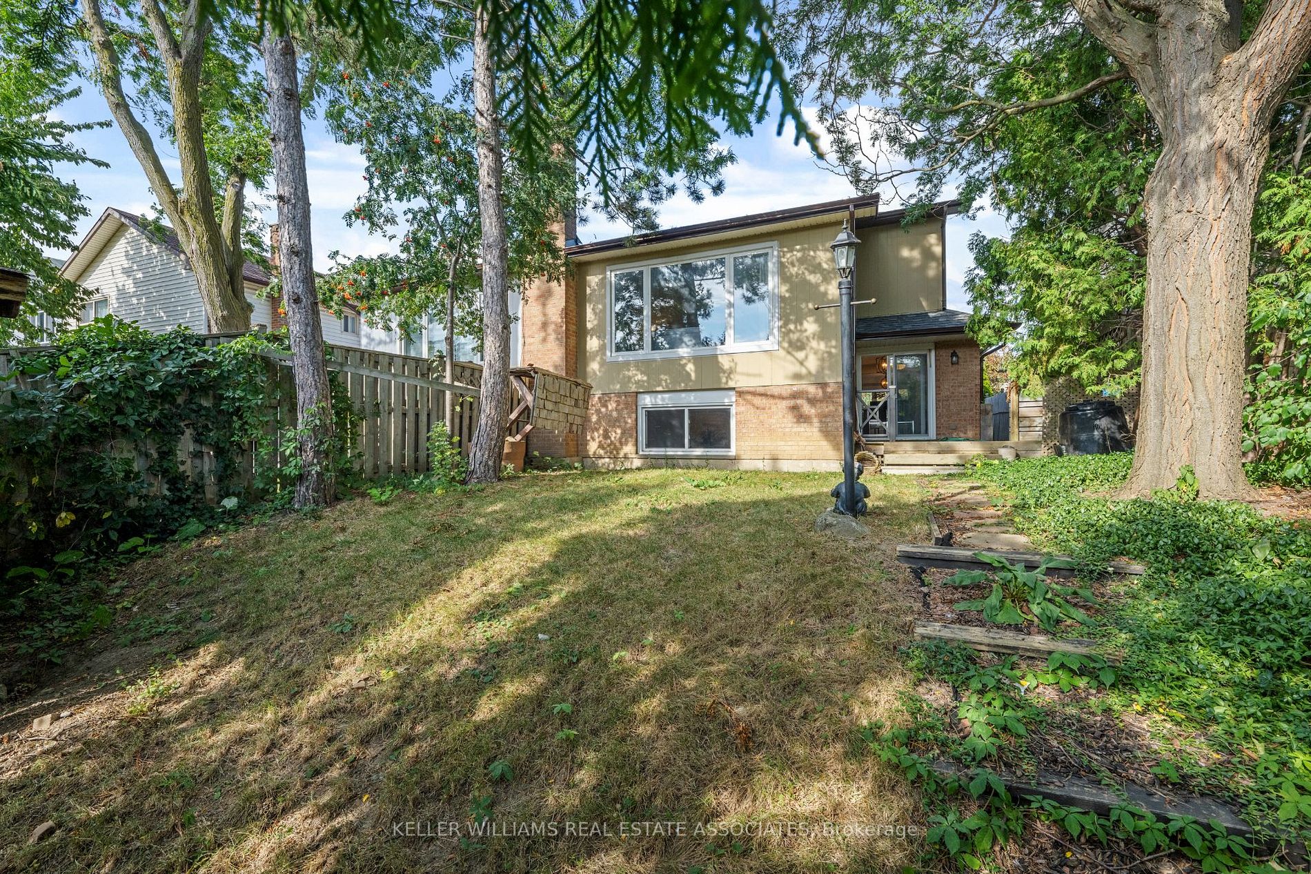 34 Hinchley Wood Grve