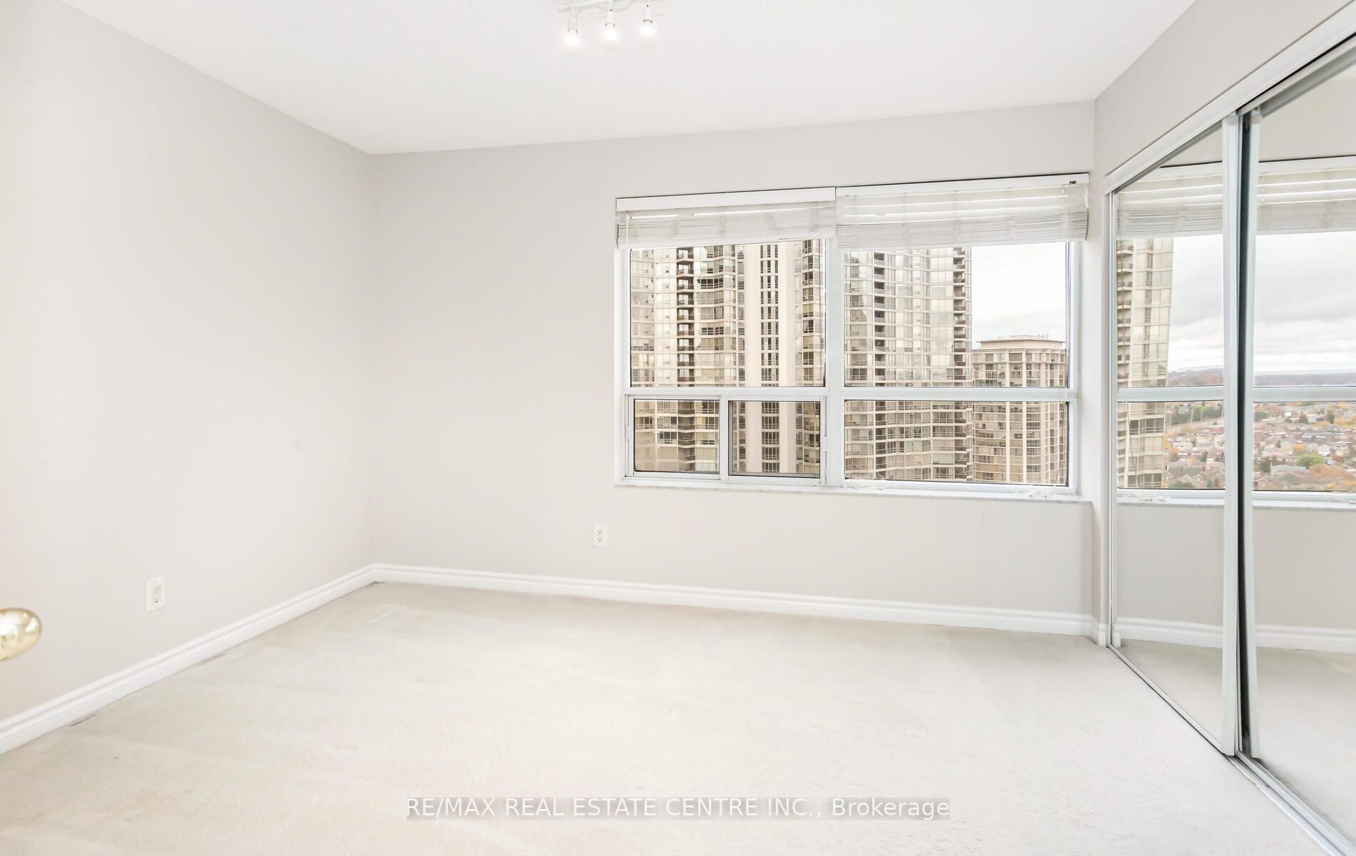 25 Kingsbridge Garden Circ, #2121