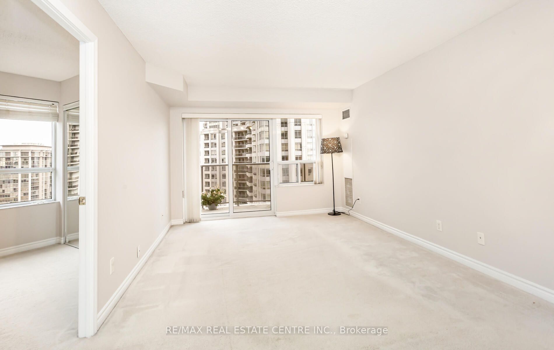 25 Kingsbridge Garden Circ, #2121