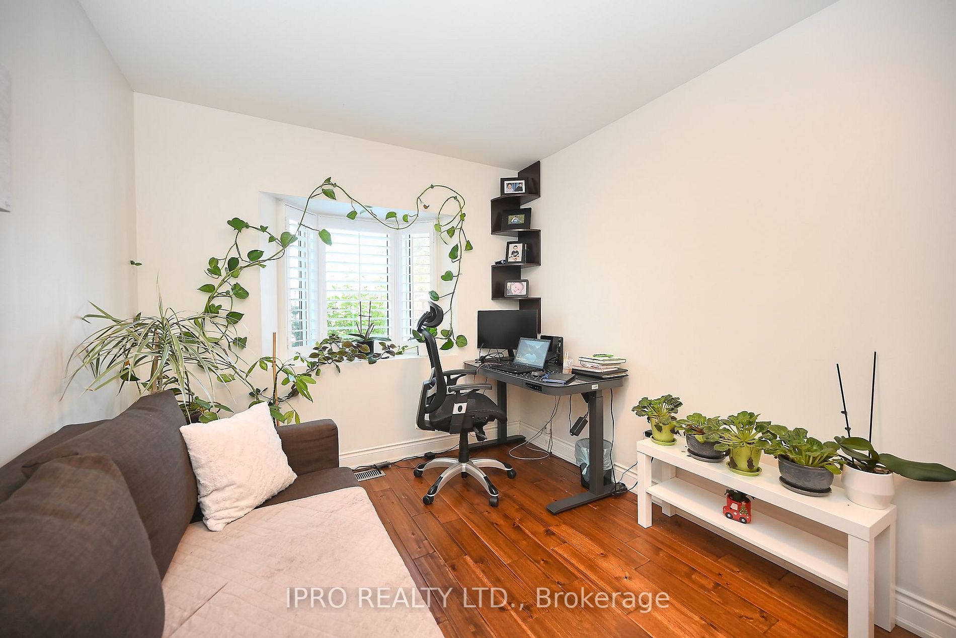 1242 Montclair Dr