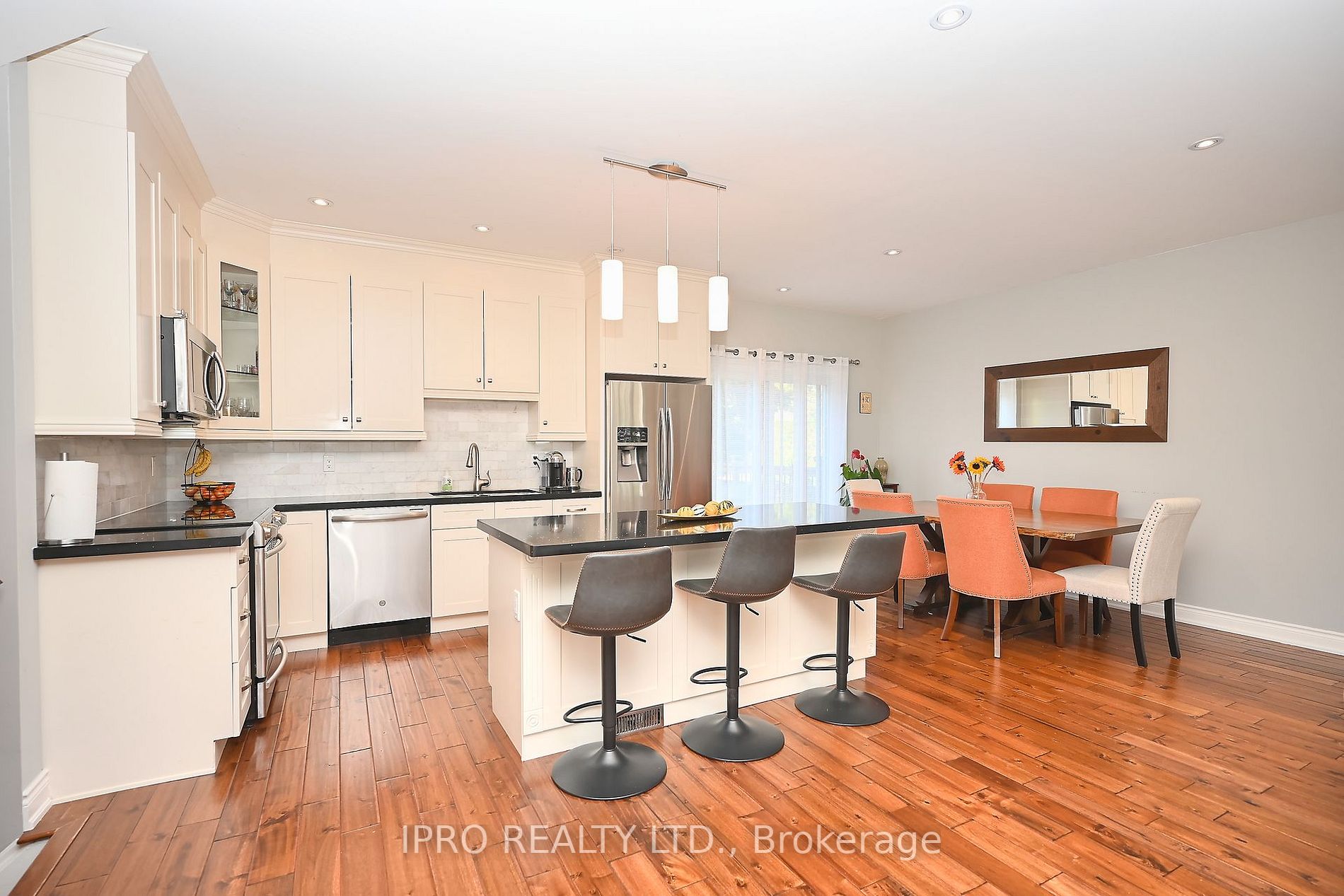 1242 Montclair Dr