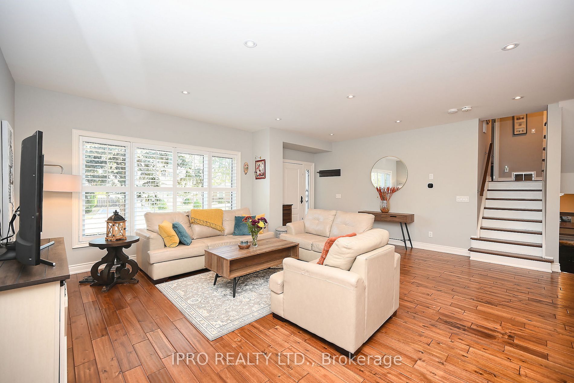 1242 Montclair Dr