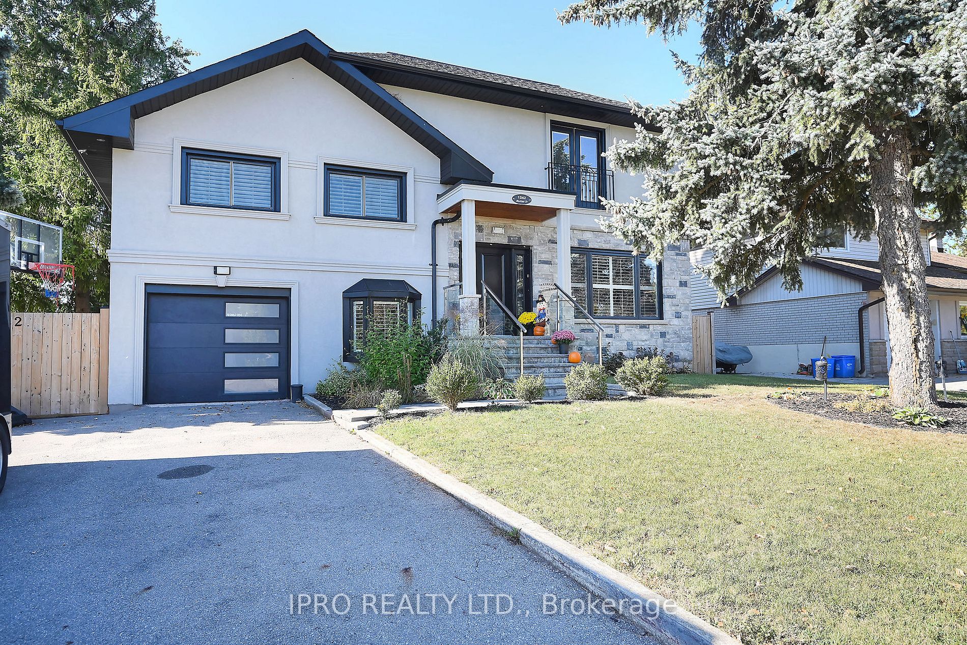 1242 Montclair Dr