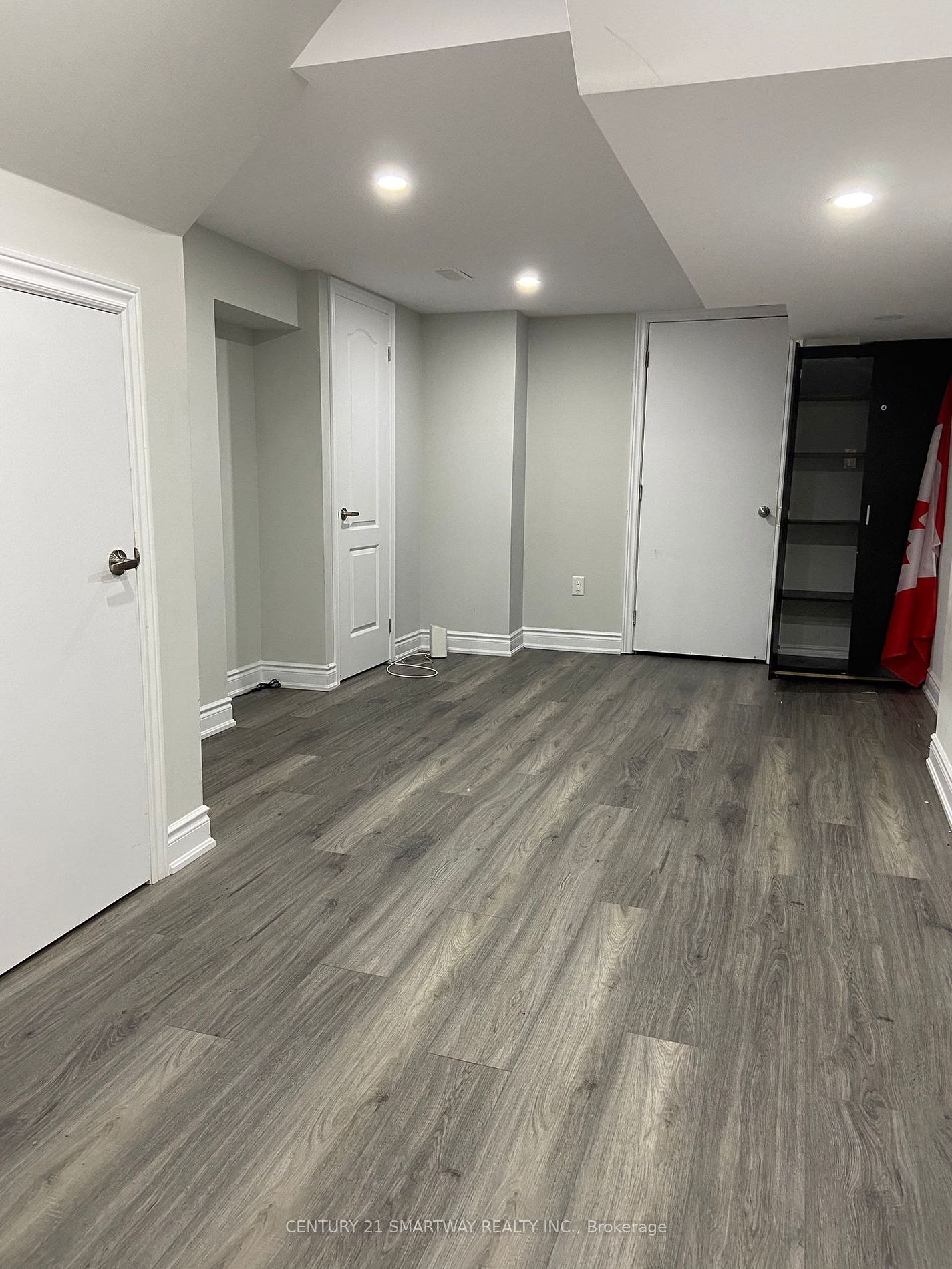 35 Exhibition Cres