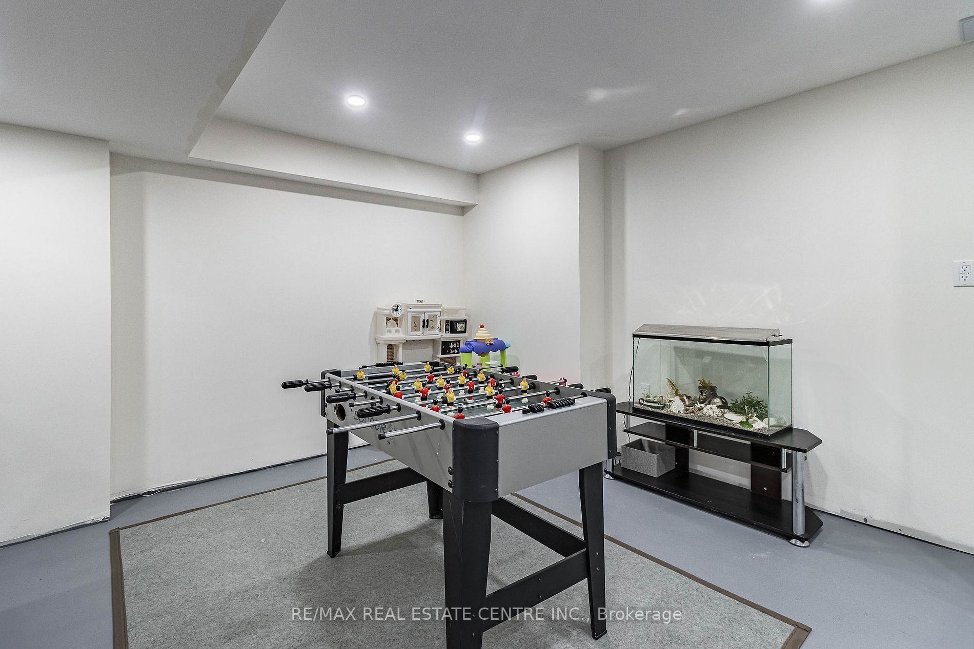415 Pozbou Cres