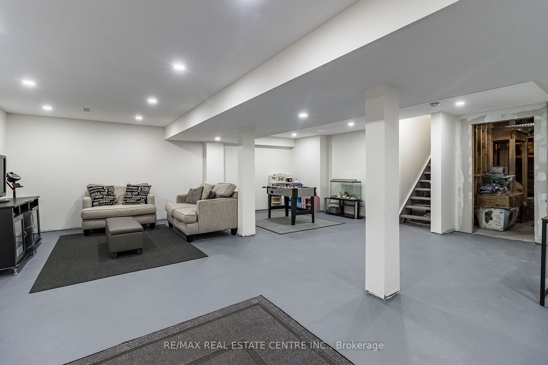 415 Pozbou Cres