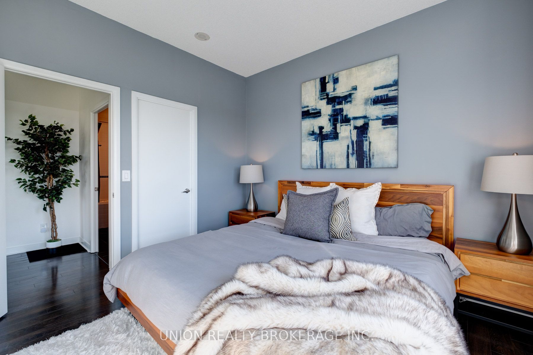 155 Legion Road N, #905